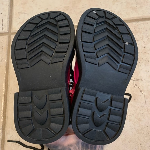 🎀 OVEKOS Hot Pink Patent Fur Lined Toddler Combat Boots EU 20 (4.5/5) - Picture 8 of 9